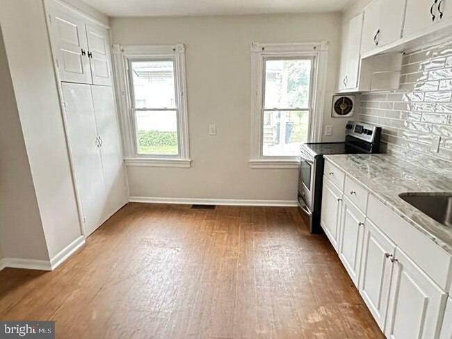 33-33 Carroll Ave in Monroe, NJ - Building Photo - Building Photo