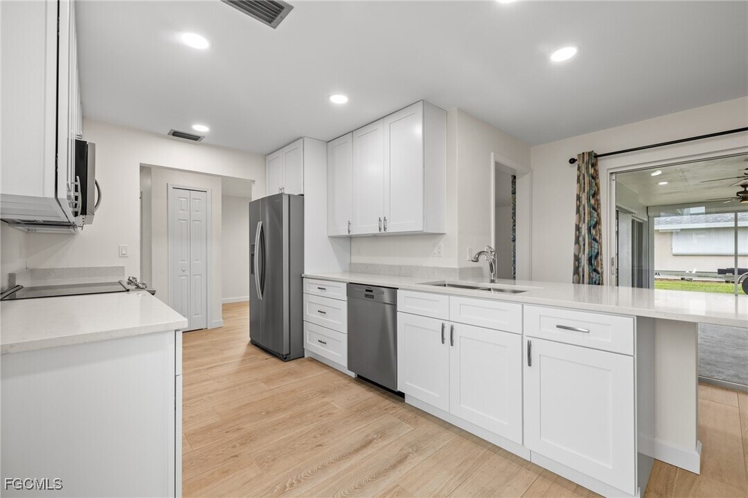 5320 Coronado Pkwy in Cape Coral, FL - Building Photo
