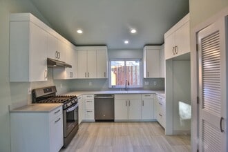 35 1/2 Oak Ave in Woodland, CA - Building Photo - Building Photo