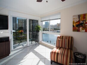 2420 Diana Dr-Unit -401 in Hallandale Beach, FL - Foto de edificio - Building Photo