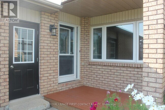 16 Rosenfeld Dr in Barrie, ON - Building Photo - Building Photo