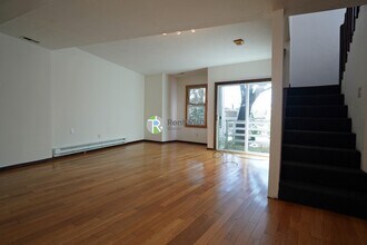 89 Sheridan St in Boston, MA - Foto de edificio - Building Photo