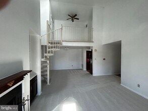 6910 Sandra Marie Cir in Alexandria, VA - Building Photo - Building Photo