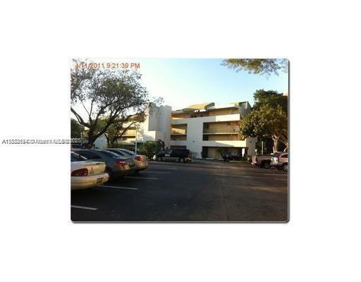 8820 Fontainebleau Blvd in Miami, FL - Building Photo