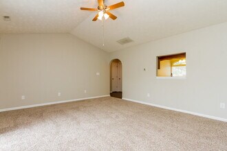 148 Meadow Glen Dr in Avon, IN - Building Photo - Building Photo