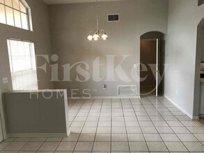 2120 Cattleman Dr in Brandon, FL - Building Photo - Building Photo