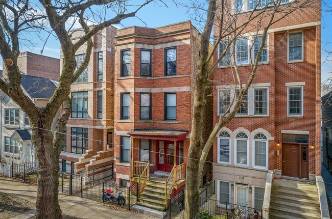 2730 N Wayne Ave, Unit 2 in Chicago, IL - Building Photo - Building Photo