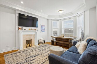 1709 N Crilly Ct in Chicago, IL - Building Photo - Building Photo