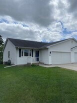 1127 Glenn Pl in Eau Claire, WI - Building Photo