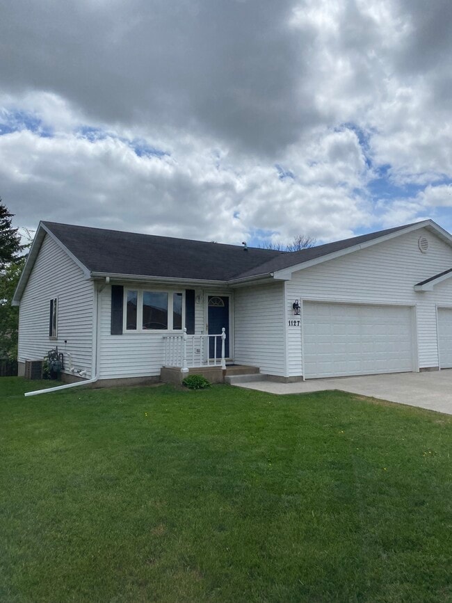 property at 1127 Glenn Pl