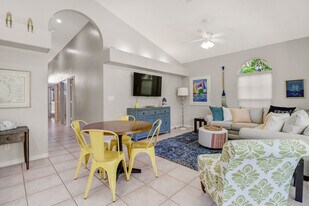 619 98th Ave N in Naples, FL - Building Photo