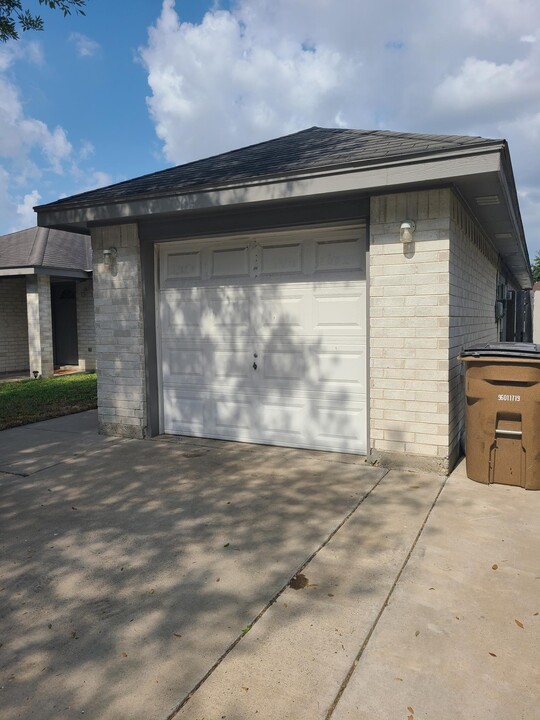 1923 La Cantera St, Unit 1 in Edinburg, TX - Foto de edificio