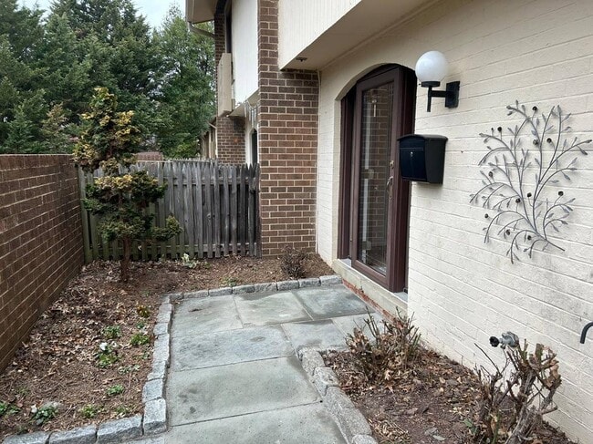 19629 Brassie Pl in Montgomery Village, MD - Building Photo - Building Photo