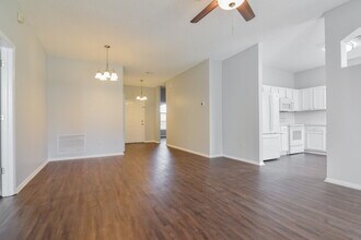 327 Sand Ridge Dr in Valrico, FL - Foto de edificio - Building Photo