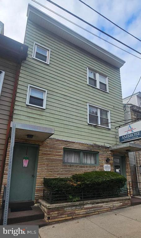property at 434 E Norwegian St