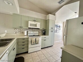 13111 Regent Cir in Ft. Myers, FL - Building Photo - Building Photo
