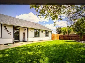 3699 Ave G in White City, OR - Building Photo - Building Photo