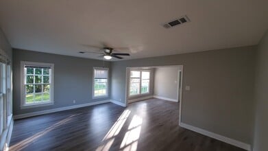 320 S Ashbel St, Unit GARAGE in Baytown, TX - Building Photo - Building Photo