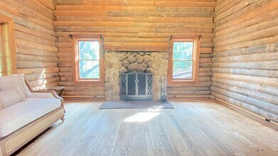 615 Falls Dr in Topanga, CA - Building Photo - Building Photo