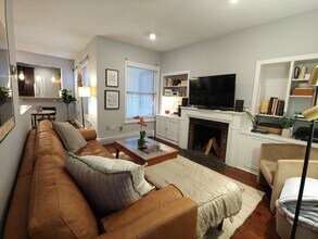 61 West Cedar St, Unit 2 in Boston, MA - Foto de edificio - Building Photo