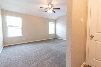 1022 Fannin St in Brenham, TX - Foto de edificio - Building Photo