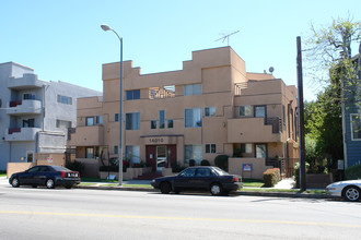 Vanowen Lofts in Van Nuys, CA - Building Photo - Building Photo