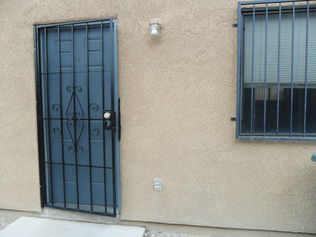 738 E Elm St, Unit #2 - 5 bedroom in Tucson, AZ - Building Photo - Building Photo