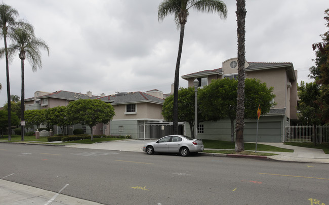 Park Promenade Apartments in Anaheim, CA - Building Photo - Building Photo