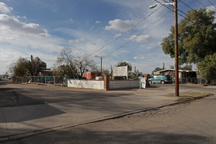 Colonial Mobile Home Park Apartments