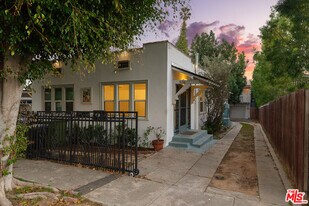 4316 Kingswell Ave in Los Angeles, CA - Building Photo