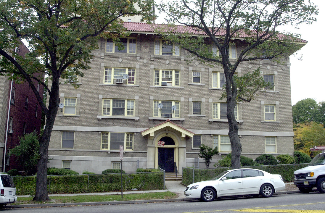 526 Park Ave in East Orange, NJ - Foto de edificio