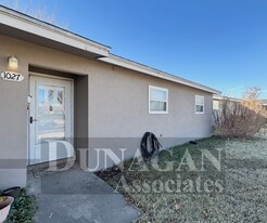 1027 Alamosa St in Carlsbad, NM - Building Photo