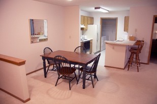 River Gardens North & South Apartments in Sioux Falls, SD - Foto de edificio - Interior Photo