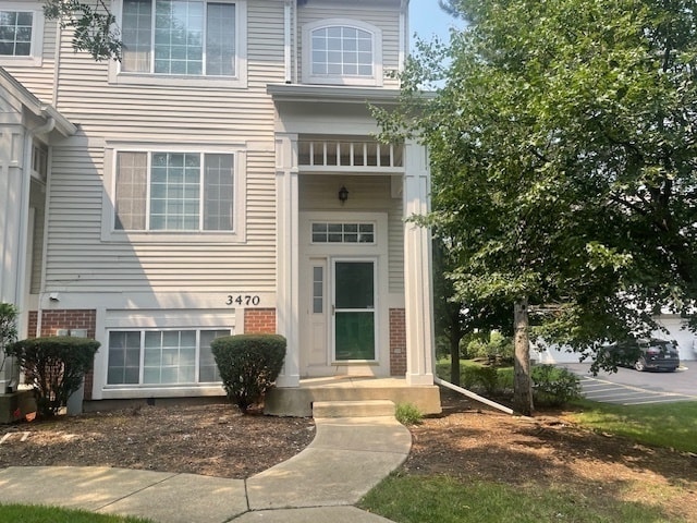 property at 3470 Ravinia Cir