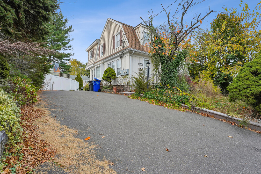 19 Emerson St in Norwalk, CT - Building Photo