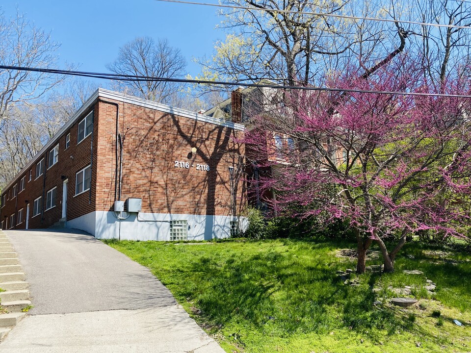 2116 Kemper Ln in Cincinnati, OH - Foto de edificio