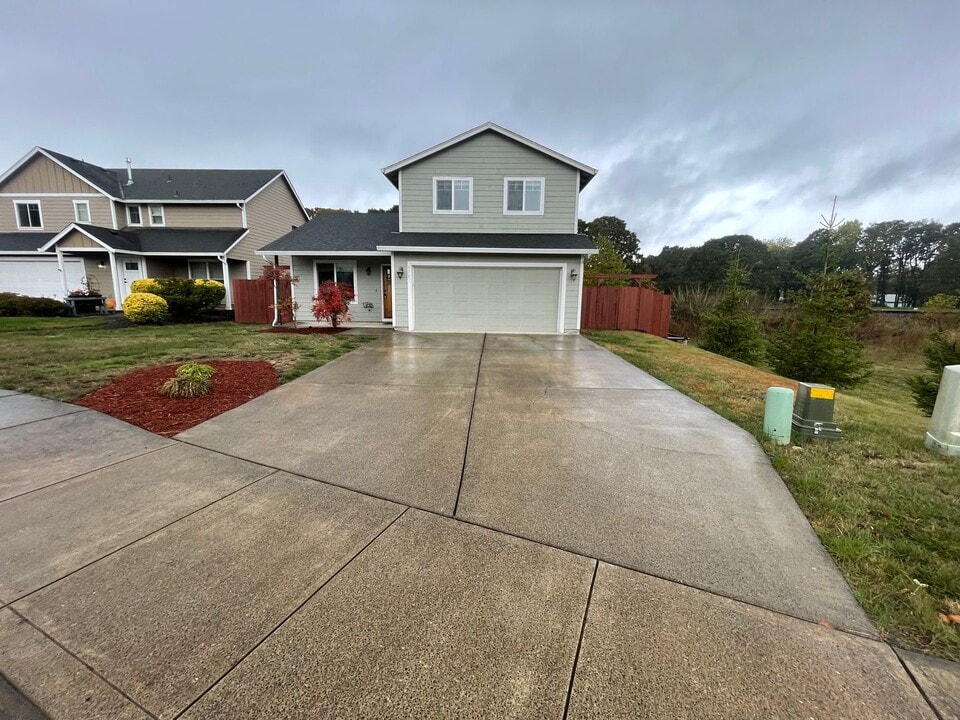 970 Salamander Rd SE in Jefferson, OR - Building Photo