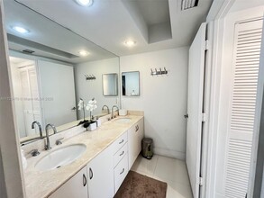 6917 Collins Ave, Unit 1206 in Miami, FL - Building Photo - Building Photo