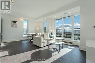 700 Sheppard Ave W in Toronto, ON - Building Photo - Building Photo