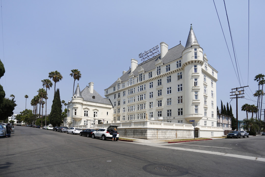 Le Trianon Apartments in Los Angeles, CA - Building Photo