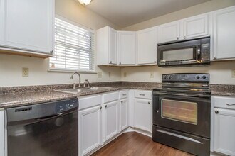 688 Hollandale Rd in La Vergne, TN - Building Photo - Building Photo