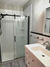 1 E Carver St in Huntington, NY - Building Photo - Building Photo