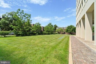 210 Locust St in Philadelphia, PA - Building Photo - Building Photo
