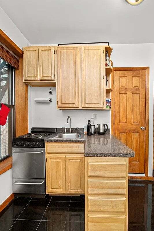 189 E 3rd St in New York, NY - Building Photo - Building Photo