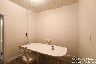 56 Egmont St, Unit 1 in Brookline, MA - Foto de edificio - Building Photo