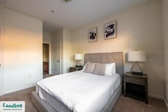 2001 E Broad St, Unit 105 in Richmond, VA - Foto de edificio - Building Photo