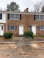 1932 Oxford Rd in Henderson, NC - Building Photo