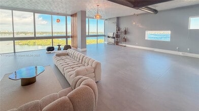 7934 West Dr, Unit 11O5 in Miami Beach, FL - Foto de edificio - Building Photo