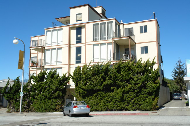 1000 Oaks in Berkeley, CA - Building Photo - Building Photo