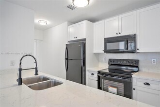 490 NE 141st St in North Miami, FL - Building Photo - Building Photo
